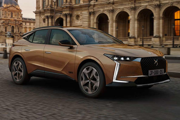 Prémiový hatchback DS 4: představená nová generace