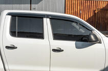 Volkswagen Amarok 2010–2022 Okenní ofuky s chromovanou lištou (4 ks, Niken) fotografie 1