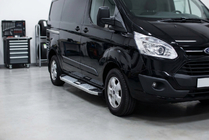 Ford Custom 2013–2022 Boční nášlapy Mevsim Grey (2 ks, hliník) fotografie 1