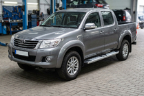 Toyota Hilux 2006–2015 Boční nášlapy Mevsim Grey (2 ks, hliník) fotografie 1