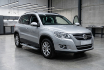Volkswagen Tiguan 2007–2016 Boční nášlapy Mevsim Grey (2 ks, hliník) fotografie 1