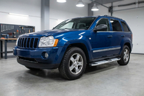Jeep Grand Cherokee WK 2004–2010 Boční nášlapy Mevsim Grey (2 ks, hliník) fotografie 1