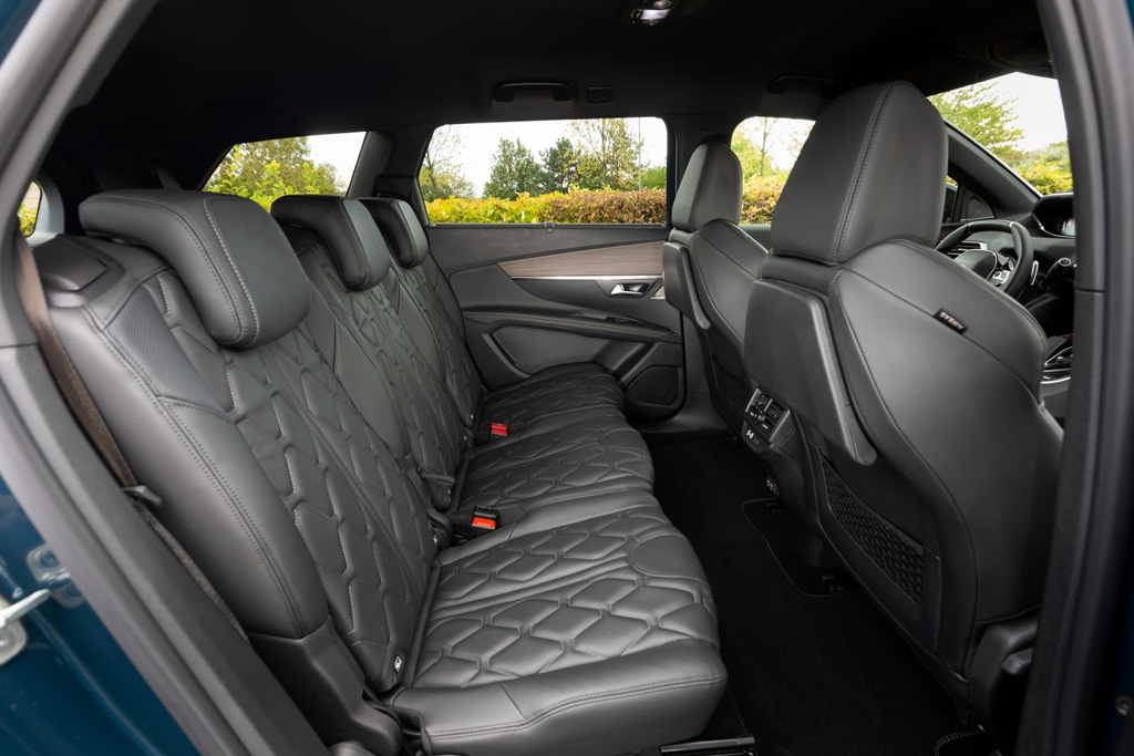 Test modernizovaného crossoveru druhé generace Peugeot 5008