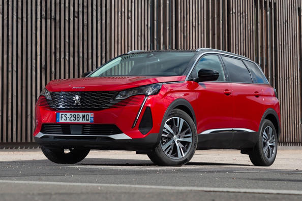Test modernizovaného crossoveru druhé generace Peugeot 5008