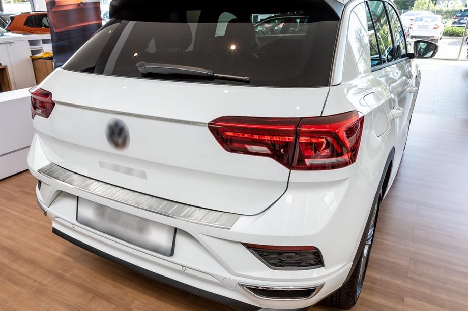 Volkswagen T-Roc 2017–2025 Nerezová lišta na zadní nárazník Carmos Image
