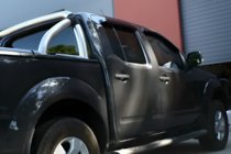 Nissan Navara 2006–2015 Ofuky oken (4 ks, HIC) fotografie 2