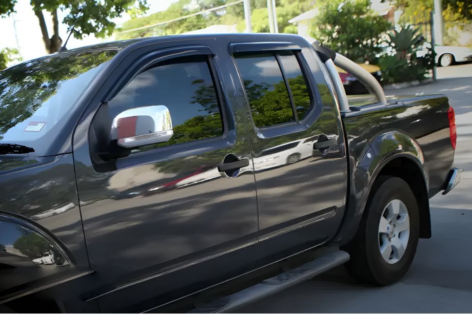 Nissan Navara 2006–2015 Ofuky oken (4 ks, HIC) Image