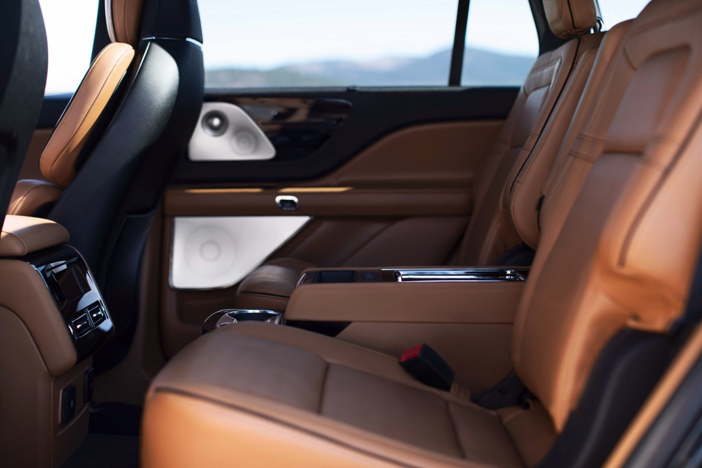 Prémiový sedmimístný crossover Lincoln Aviator