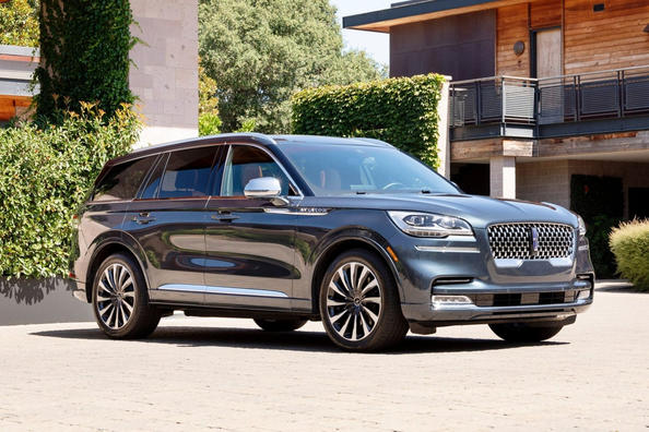 Prémiový sedmimístný crossover Lincoln Aviator
