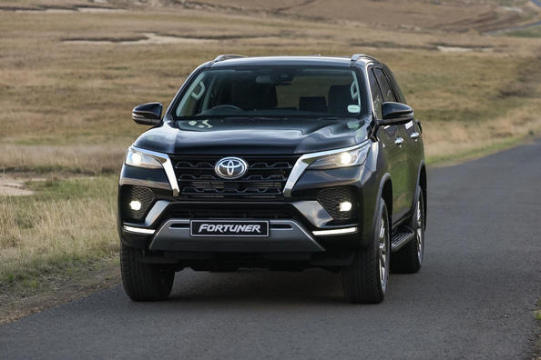 Recenze modernizovaného SUV Toyota Fortuner