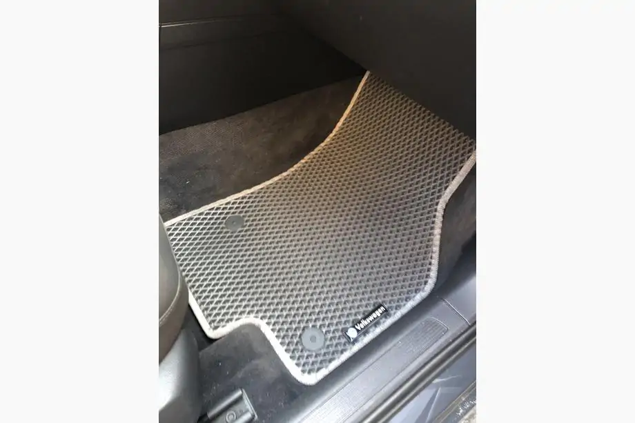 Volkswagen Passat B8 2015–2023 EVA autokoberce do interiéru (EU, černé) Fotografie 4