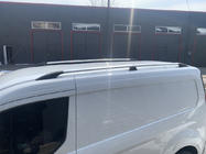 Ford Connect 2014–2021 Chromované střešní ližiny Maxi, plastové patky fotografie 6