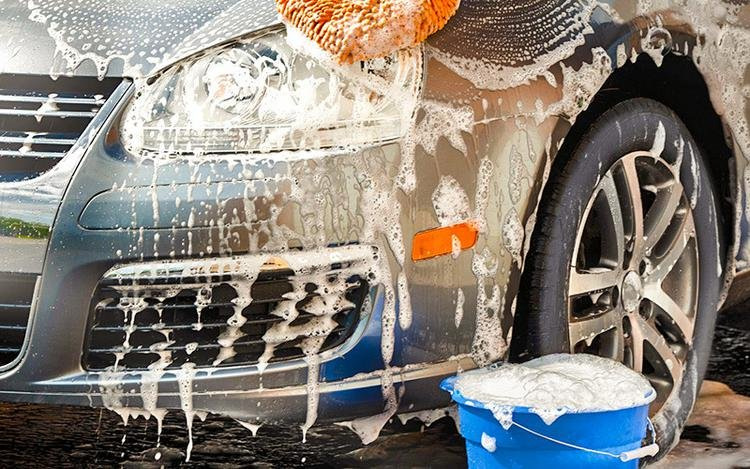 Jak správně umýt auto svépomocí?