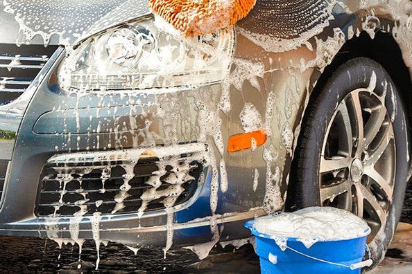 Jak správně umýt auto svépomocí?