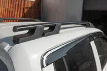 Volkswagen Amarok 2010–2022 Střešní podélníky OmsaLine Sport (2 ks, černé) fotografie 5