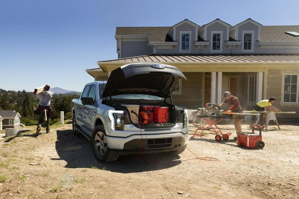 Ford představil elektrickou verzi pick-upu F-150