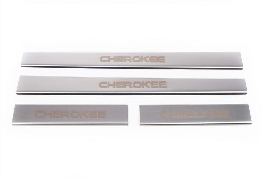Jeep Grand Cherokee WK 2004–2010 Nerezové kryty prahů Carmos (4 ks) Fotografie 2