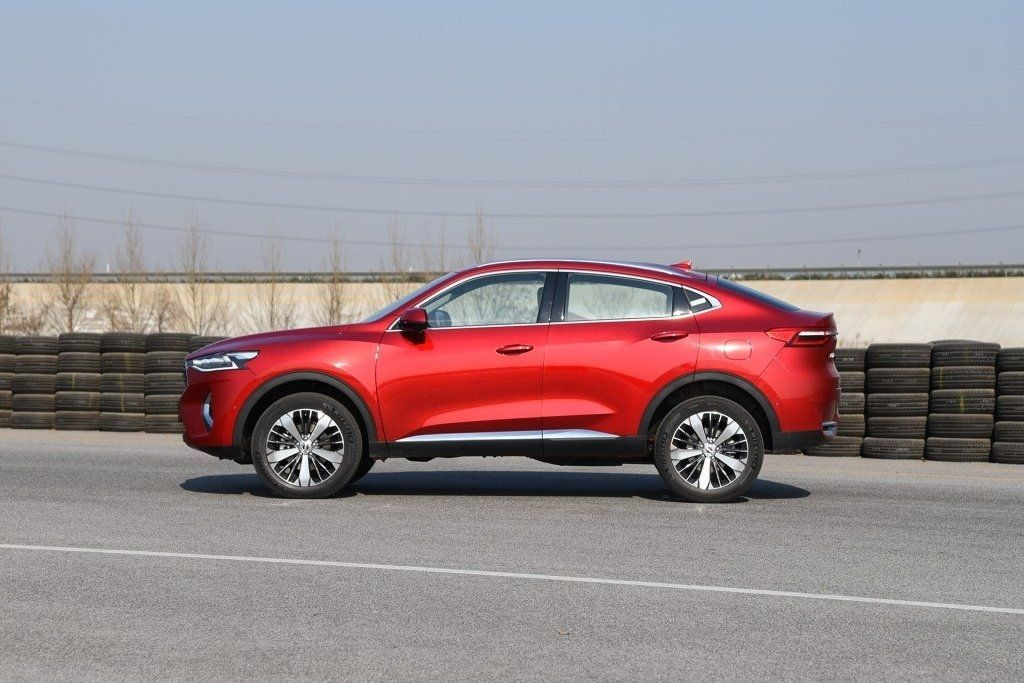 Kupéový středně velký crossover Haval F7X