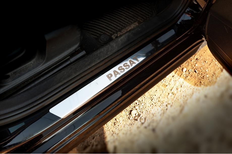 Volkswagen Passat B7 2012–2015 Prahové lišty Carmos V1 (4 ks, nerez) Image