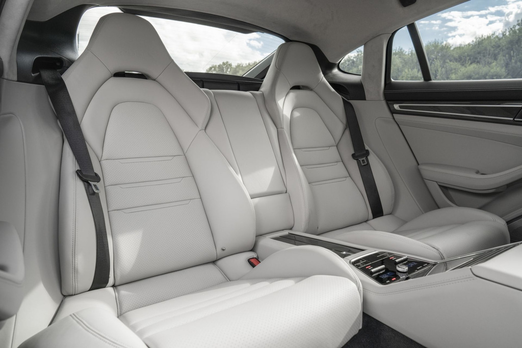 Přehled modernizovaného liftbacku Porsche Panamera Turbo S