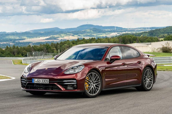 Přehled modernizovaného liftbacku Porsche Panamera Turbo S