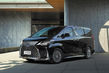 Recenze prémiového minivanu Lexus LM fotografie 2