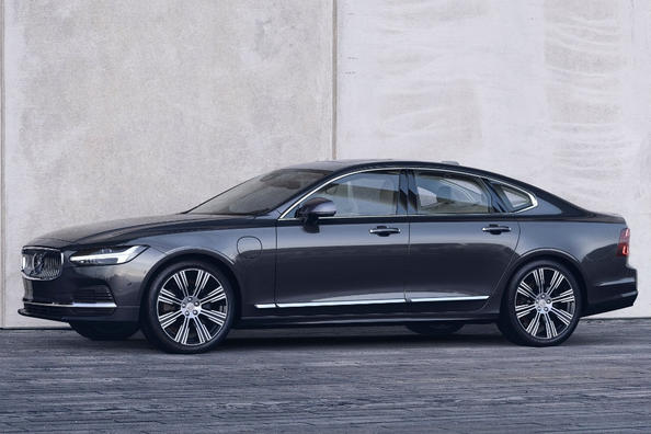 Faceliftovaný sedan Volvo S90