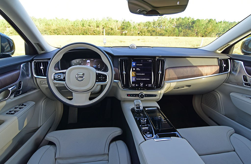 Faceliftovaný sedan Volvo S90