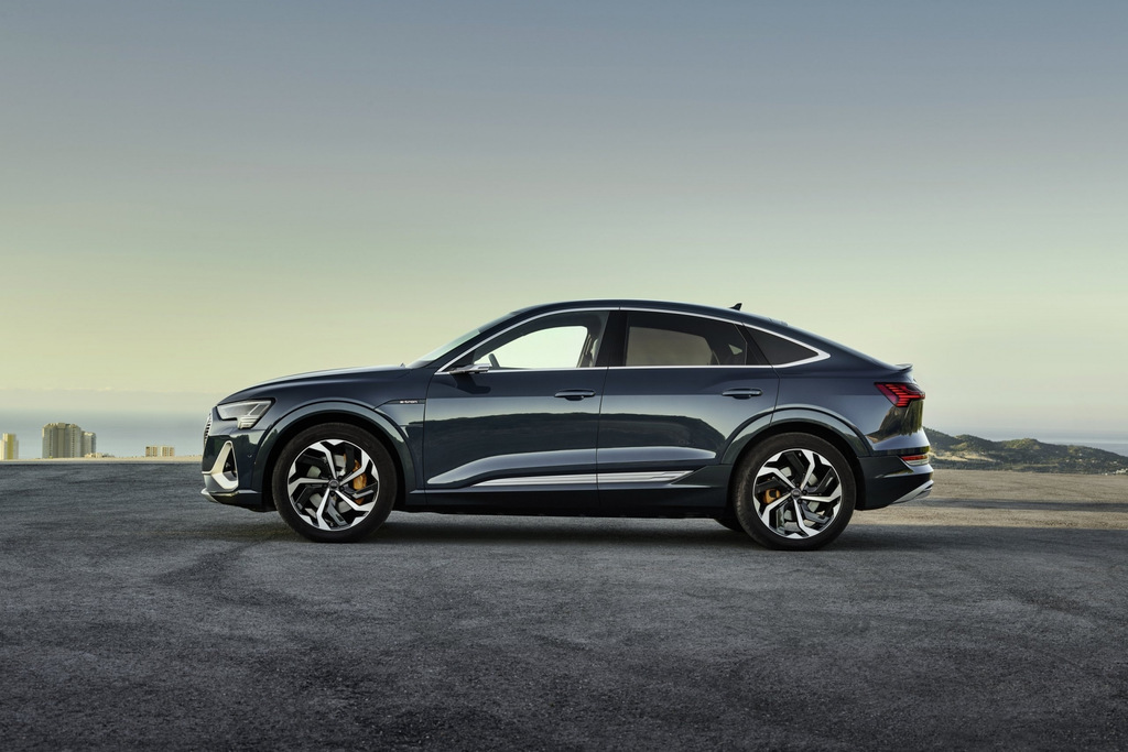 Kupéový elektrický crossover Audi e-tron Sportback s pohonem všech kol