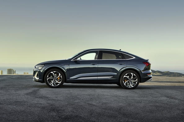 Kupéový elektrický crossover Audi e-tron Sportback s pohonem všech kol Fotografie 2