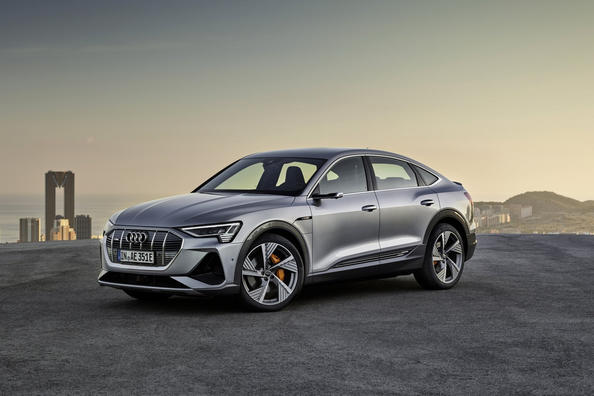 Kupéový elektrický crossover Audi e-tron Sportback s pohonem všech kol Fotografie 3
