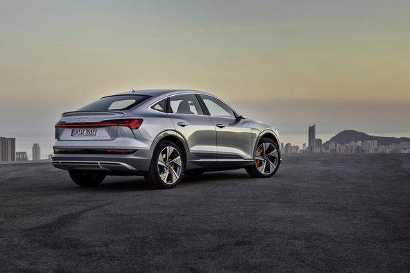 Kupéový elektrický crossover Audi e-tron Sportback s pohonem všech kol Fotografie 4
