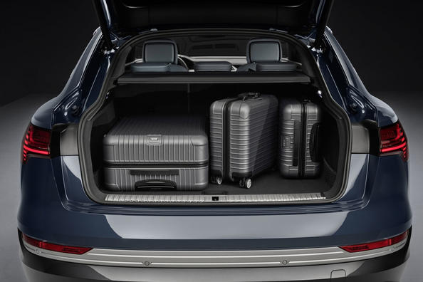 Kupéový elektrický crossover Audi e-tron Sportback s pohonem všech kol Fotografie 9
