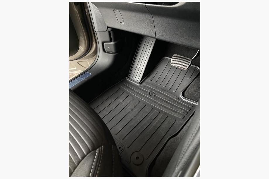 Ford Kuga/Escape 2019– Gumové autokoberce do interiéru (4 ks, Stingray Premium) Image