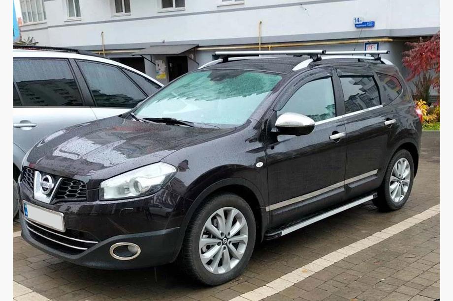 Nissan Qashqai 2007–2010 Dveřní lišty Carmos (4 ks, nerez) Carmos, standardní základna Fotografie 4