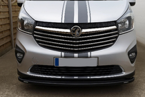 Opel Vivaro 2015–2019 Nerezové kryty na masku chladiče Carmos fotografie 3