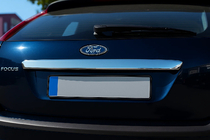 Ford Focus II 2005–2008 Nerezová lišta na víko kufru (HB) Carmos - turecká ocel fotografie 1