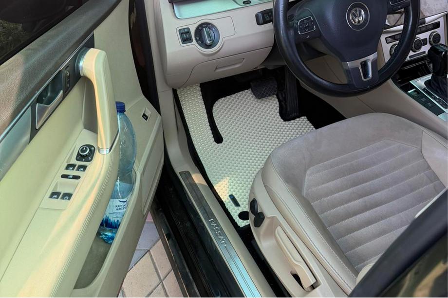 Volkswagen Passat B7 2012–2015 EVA autokoberce do interiéru (EU, béžové) Image