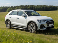 Audi Q3 2019–2025 Boční nášlapy BlackLine (2 ks, hliník) fotografie 1