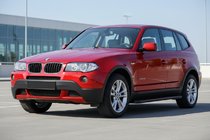 BMW X3 E83 2003–2010 Boční prahy Maya Red (2 ks, hliník) fotografie 1