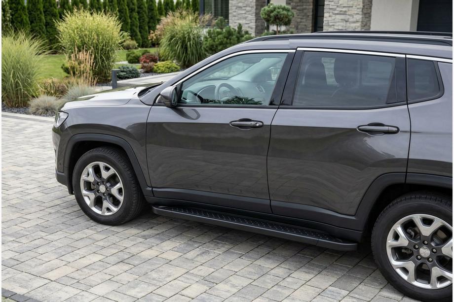 Jeep Compass 2016– Boční prahy Allmond Black (2 ks, hliník) Image