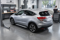 Honda HR-V 2014–2021 Boční nášlapy Allmond Grey (2 ks, hliník) fotografie 2