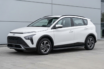Hyundai Bayon 2021– Boční nášlapy Bosphore Black (2 ks, hliník) fotografie 1