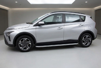 Hyundai Bayon 2021– Boční nášlapy Tayga Grey (2 ks, hliník) fotografie 2