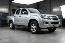 Isuzu D-Max 2011–2019 Boční nášlapy Bosphore Black (2 ks, hliník) fotografie 1