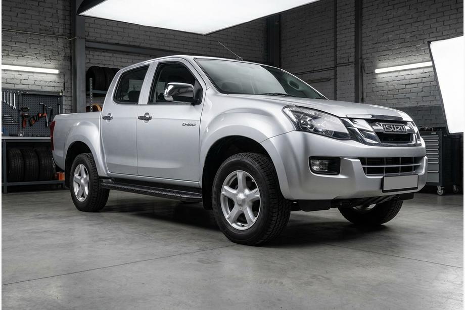 Isuzu D-Max 2011–2019 Boční nášlapy Bosphore Black (2 ks, hliník) Image