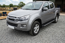 Isuzu D-Max 2011–2019 Boční nášlapy Maya V1 (2 ks, hliník) fotografie 1