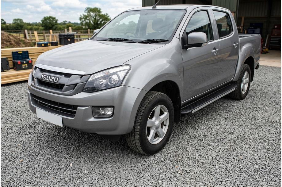 Isuzu D-Max 2011–2019 Boční nášlapy Maya V1 (2 ks, hliník) Image