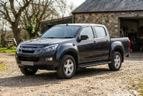 Isuzu D-Max 2011–2019 Boční prahy Allmond Black (2 ks, hliník) fotografie 1