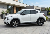 Nissan Juke 2020– Boční nášlapy Tayga Black (2 ks, hliník) fotografie 1